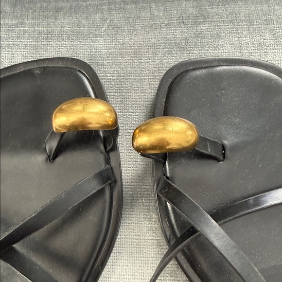 Zara Elegant Black Sandals with Gold Accents - Picture 3 of 5